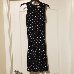 Super cute spring cocktail dress.